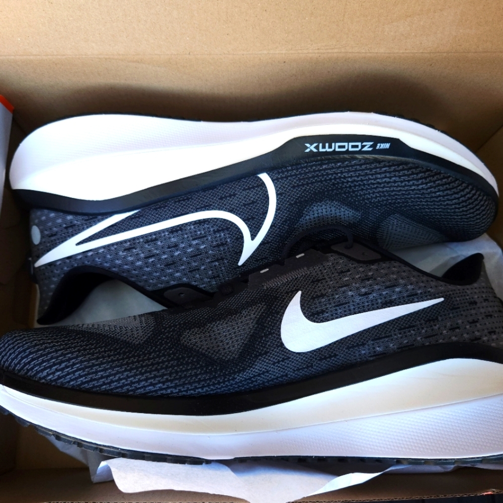 Nike vemero running shoes size 12 mens